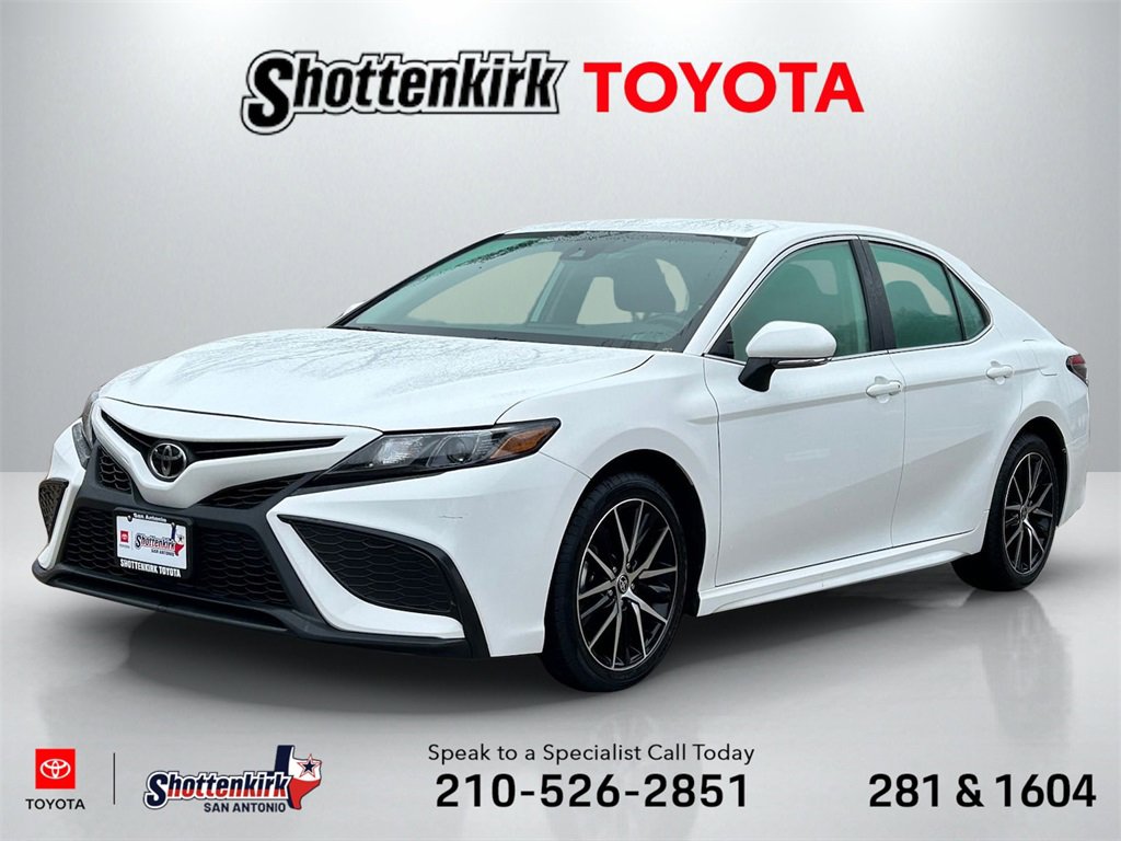 Certified 2024 Toyota Camry SE image 1