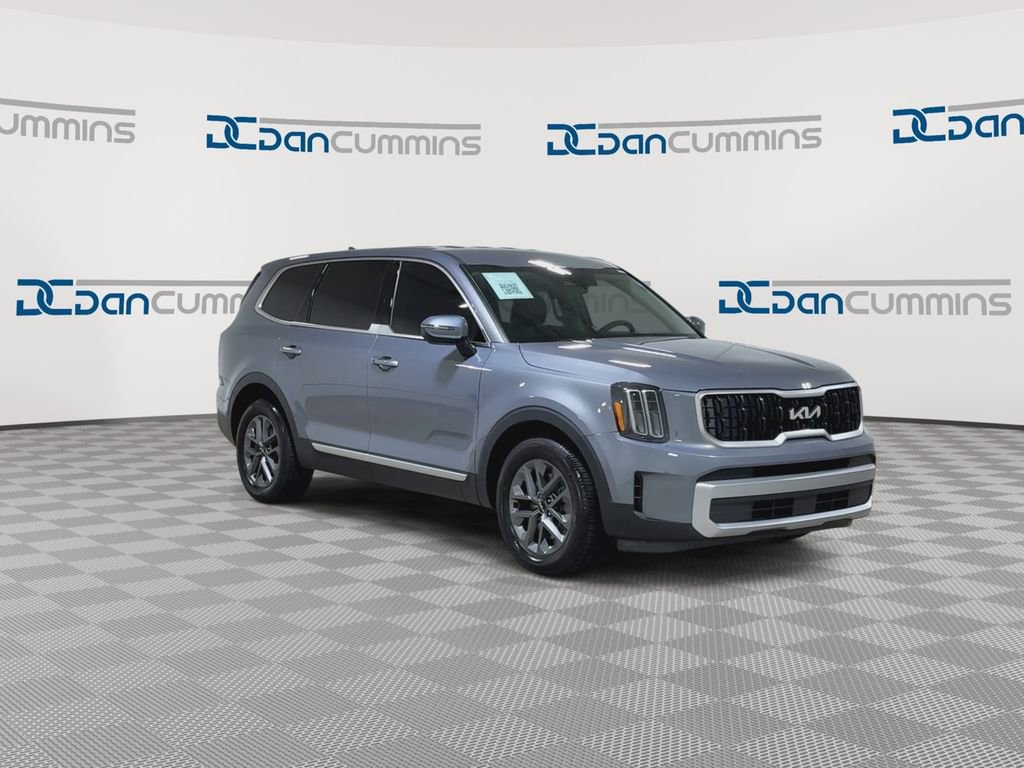 Used 2024 Kia Telluride LX image 3