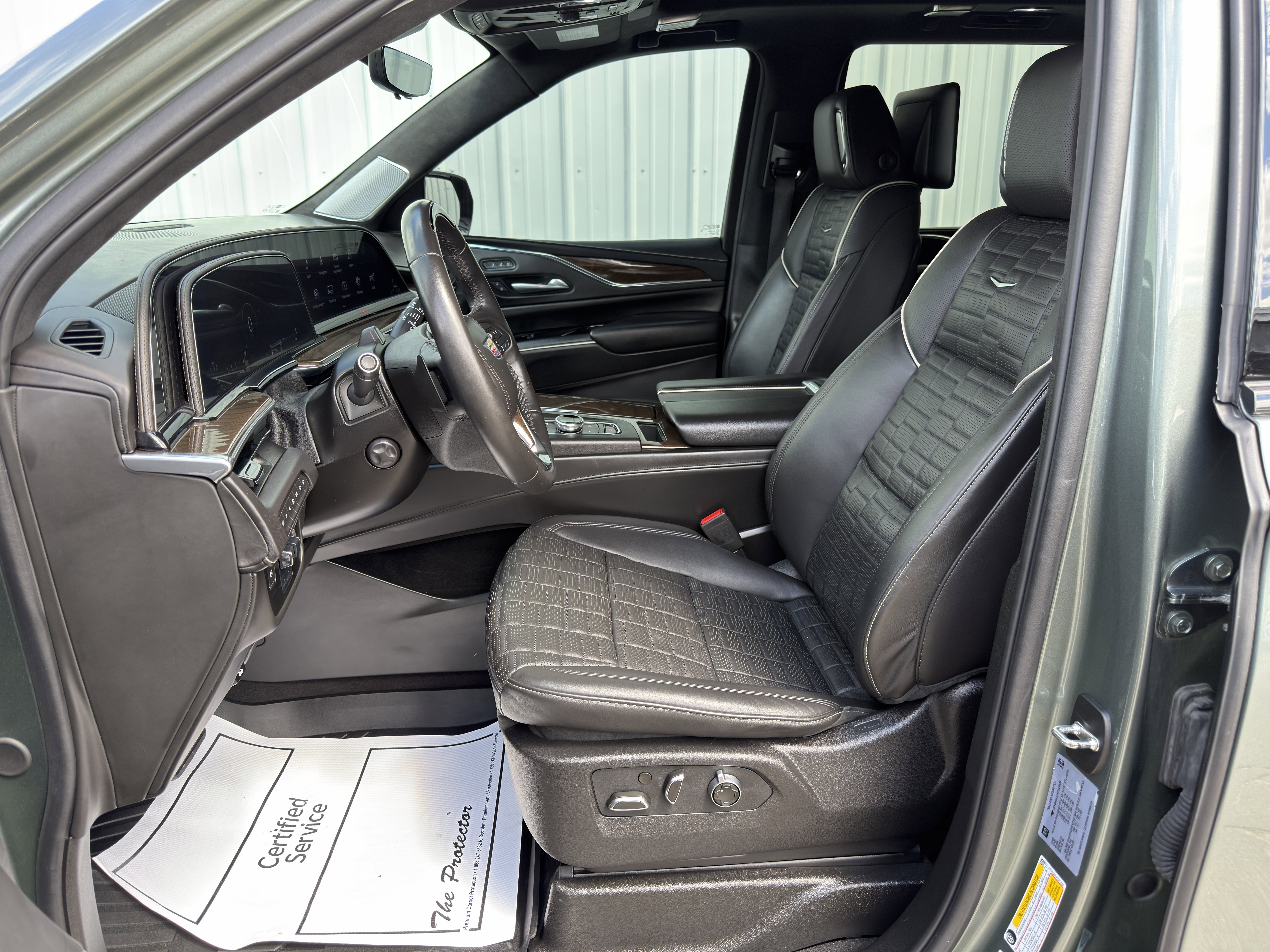 Used 2024 Cadillac Escalade Sport Platinum w/ LPO, ONYX Package AWD/4WD image 21