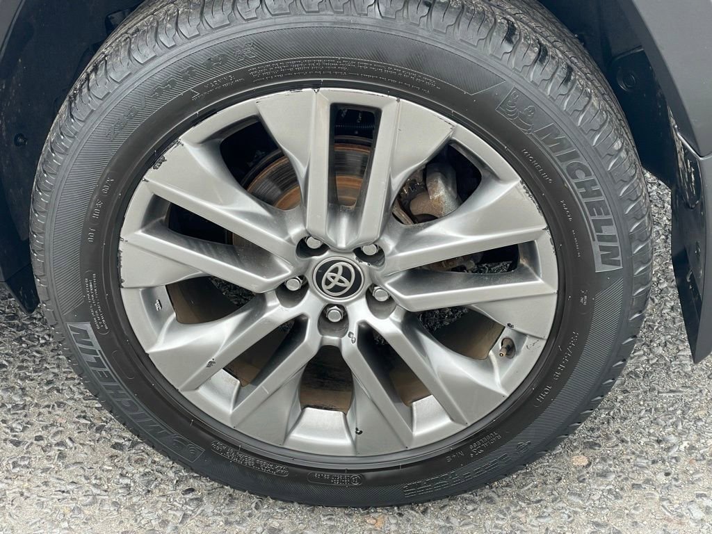 Used 2021 Toyota RAV4 XLE Premium AWD/4WD image 27