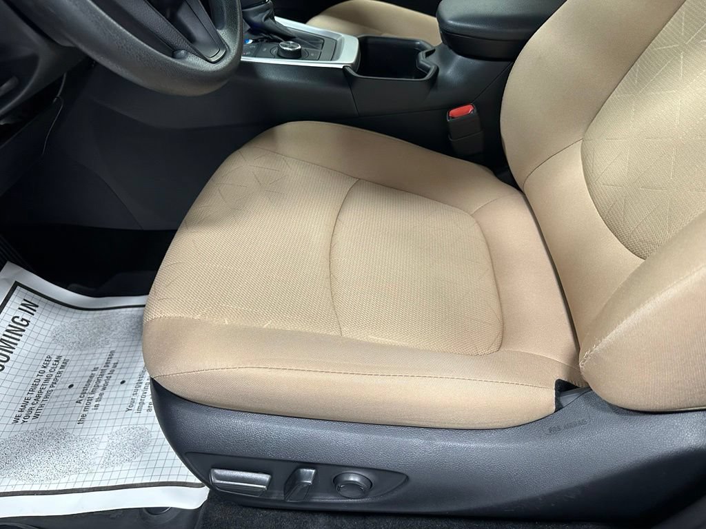 Used 2025 Toyota RAV4 XLE AWD/4WD image 13