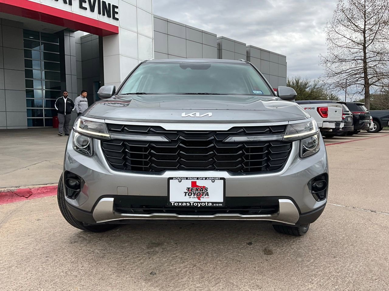 Used 2025 Kia Seltos S image 3