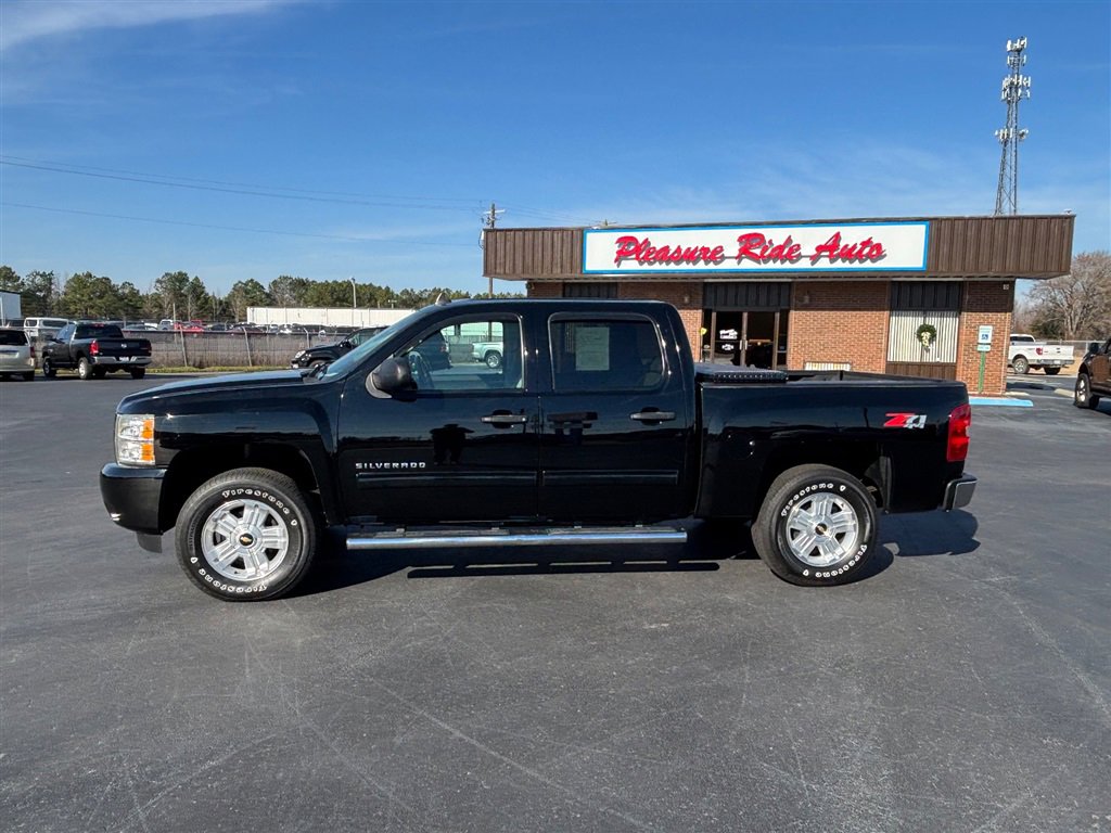 Used 2011 Chevrolet Silverado 1500 LT w/ All-Star Edition AWD/4WD image 2