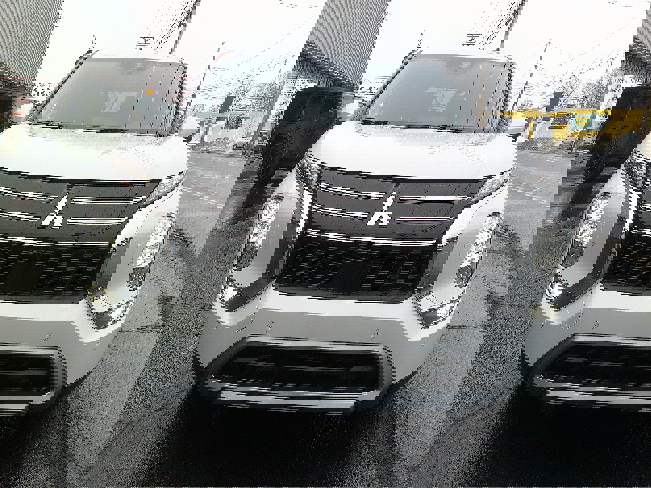 Used 2025 Mitsubishi Outlander SE image 8