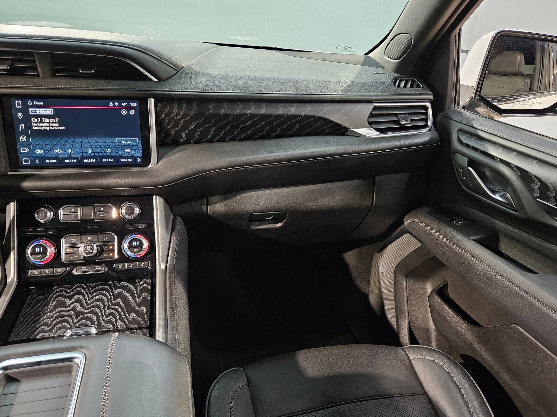 Used 2023 GMC Yukon Denali image 11