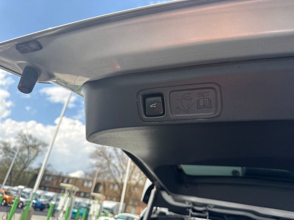 Used 2023 Ford Expedition Limited AWD/4WD image 18