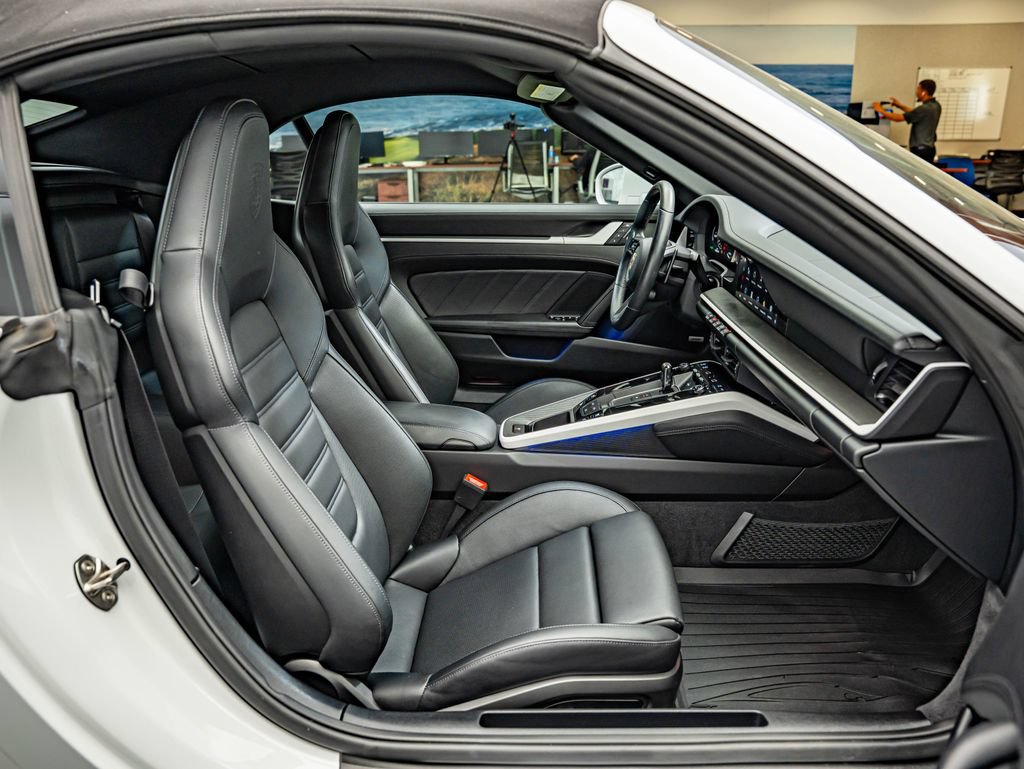 Certified 2025 Porsche 911 Carrera RWD image 47