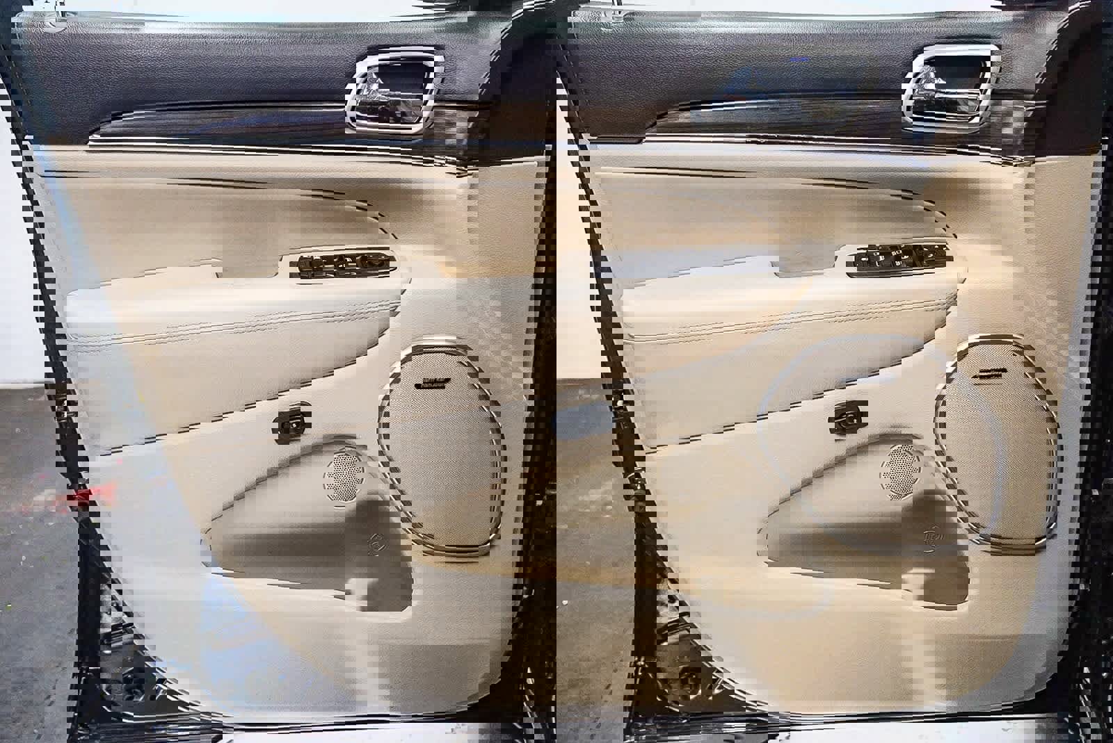 Used 2017 Jeep Grand Cherokee Overland image 21