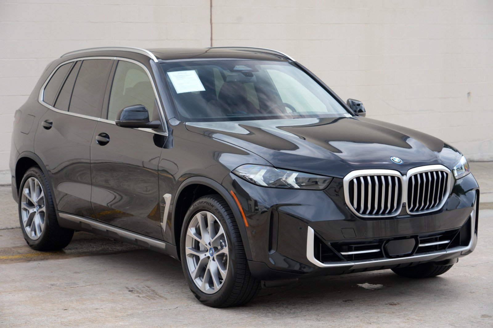 Used 2024 BMW X5 xDrive50e w/ Parking Assistance Package AWD/4WD image 61