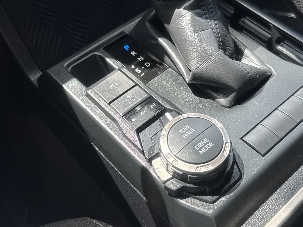 Used 2025 Toyota 4Runner SR5 AWD/4WD image 27