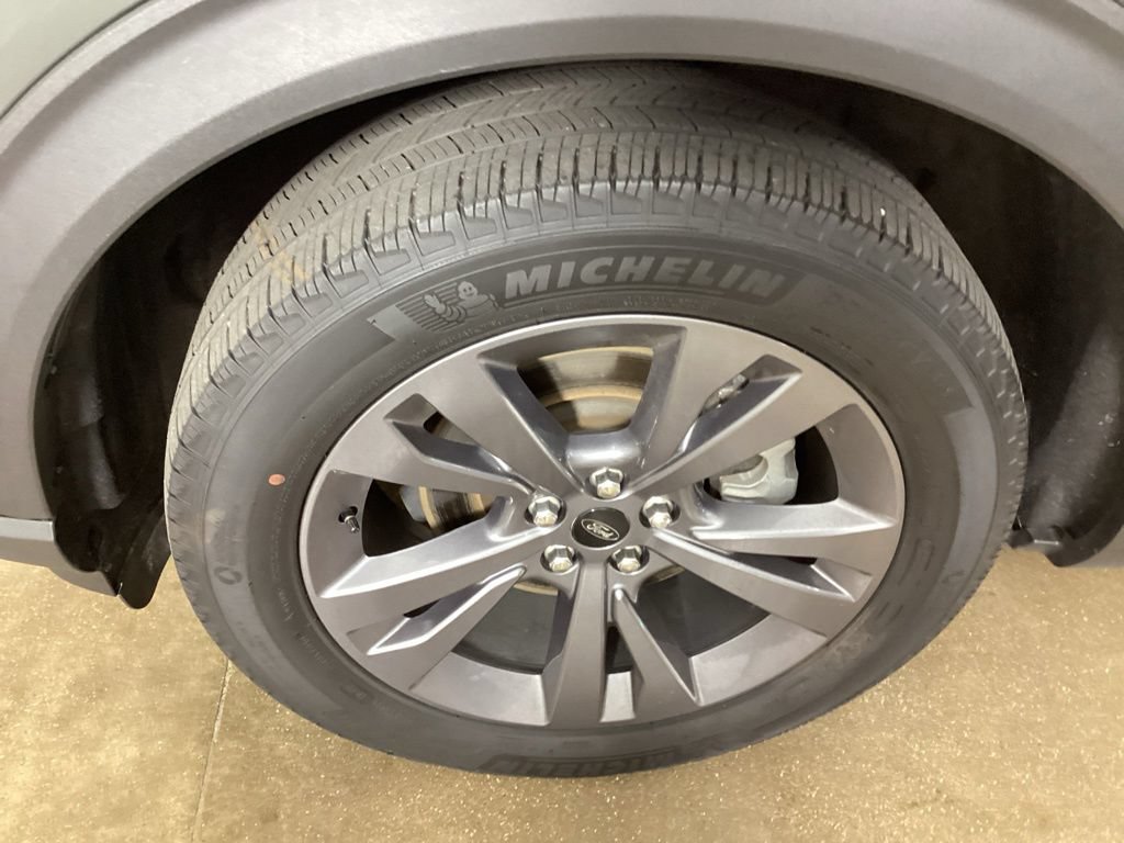 Used 2024 Ford Explorer XLT w/ Equipment Group 202A AWD/4WD image 36