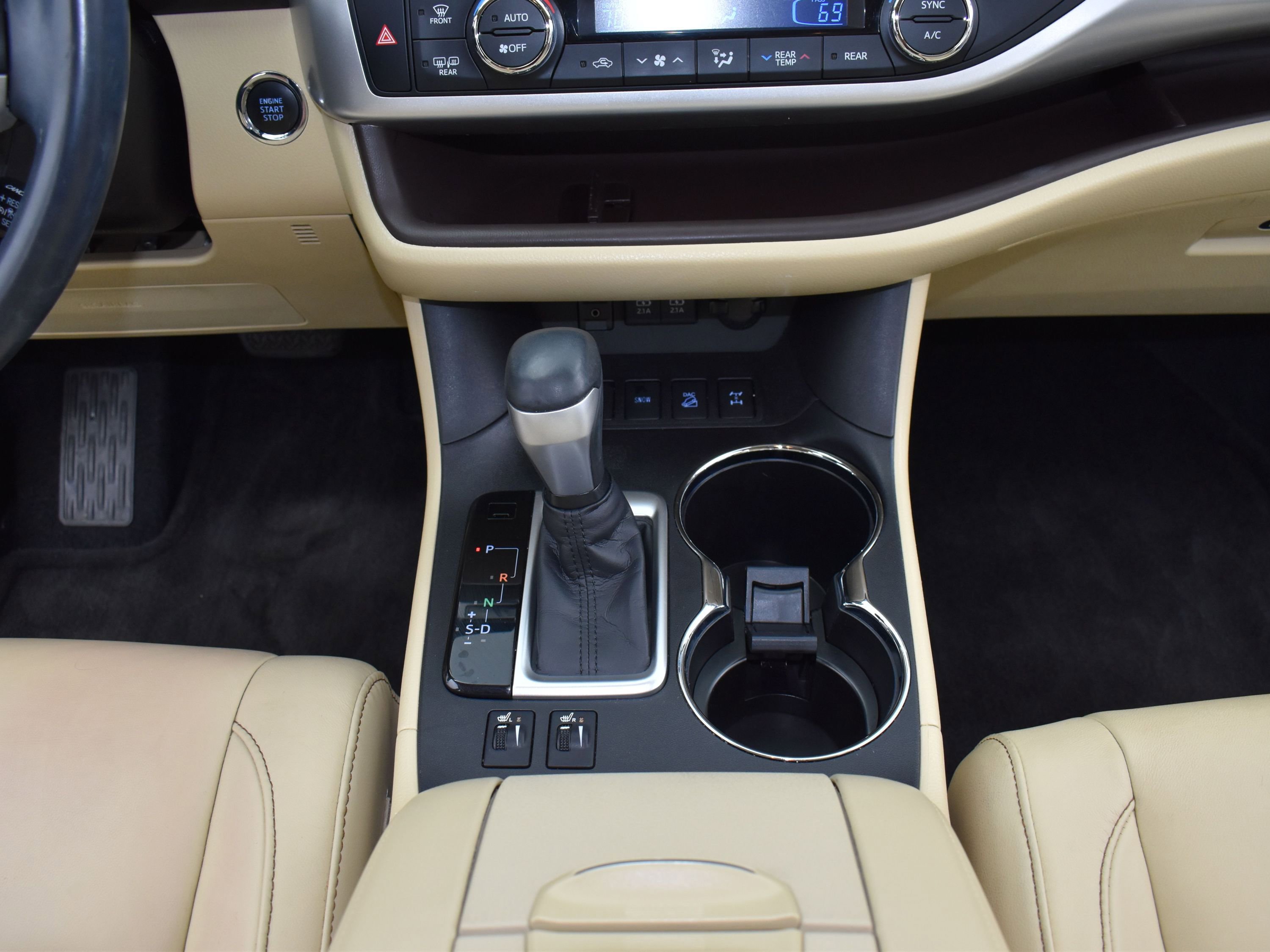 Used 2018 Toyota Highlander XLE image 19