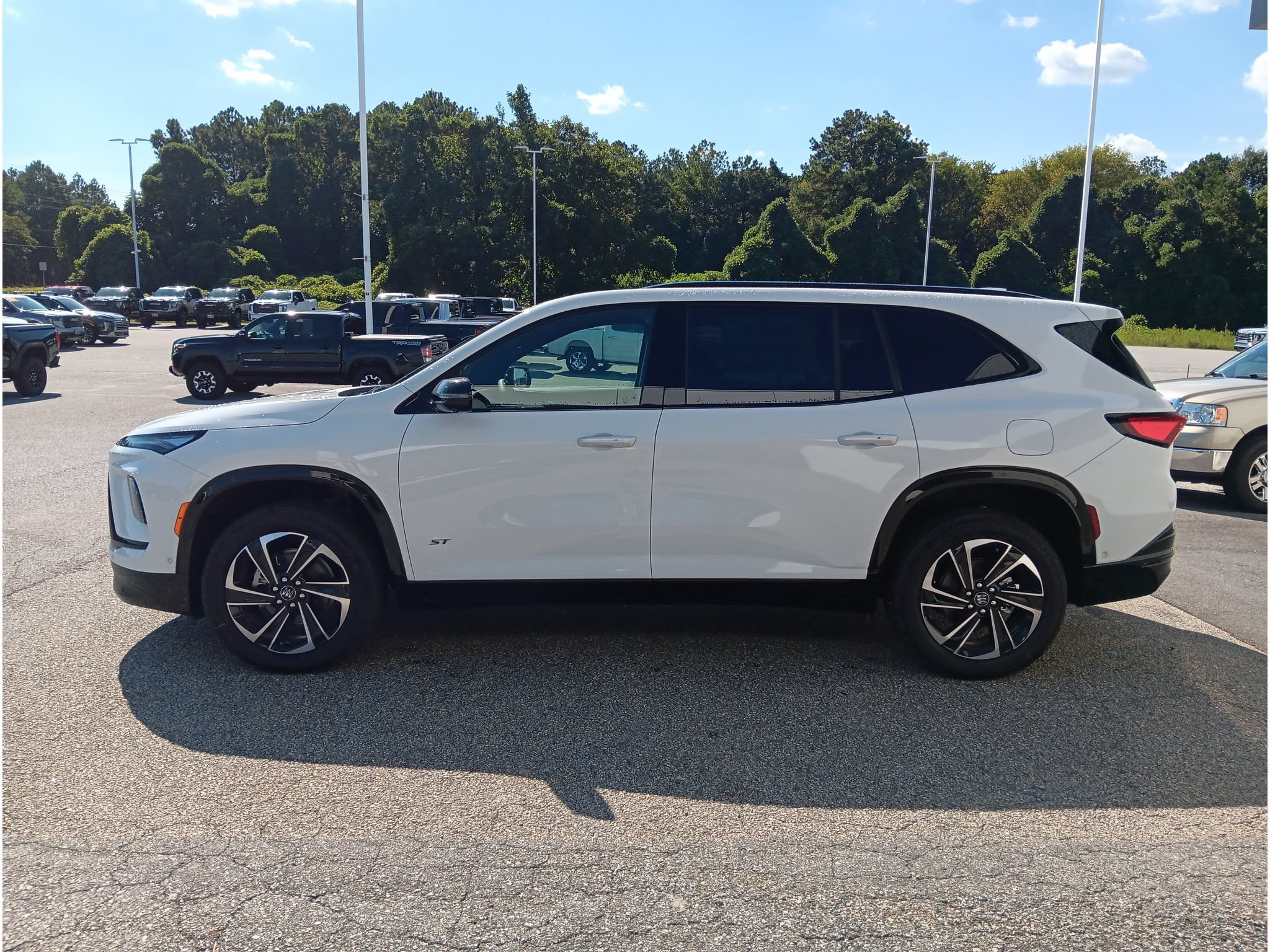 New 2027 Buick Enclave Sport Touring w/ Super Cruise Package AWD/4WD image 3
