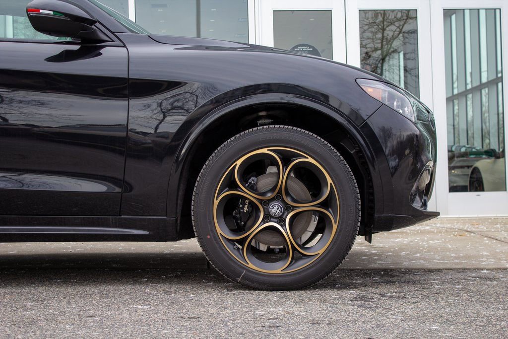 New 2025 Alfa Romeo Stelvio Sprint image 5