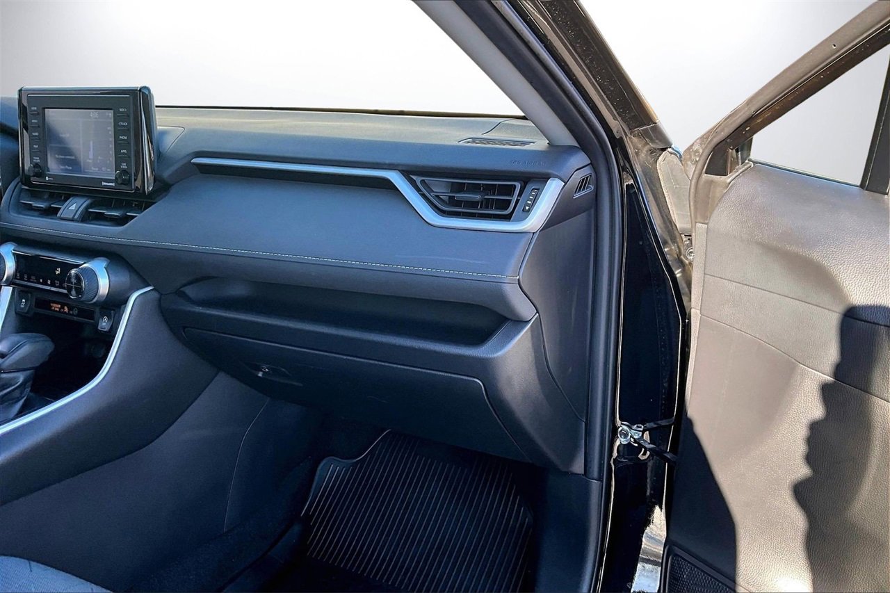 Used 2022 Toyota RAV4 XLE image 19