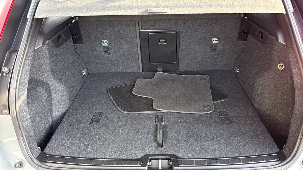 Certified 2025 Volvo XC40 B5 Plus AWD/4WD image 31