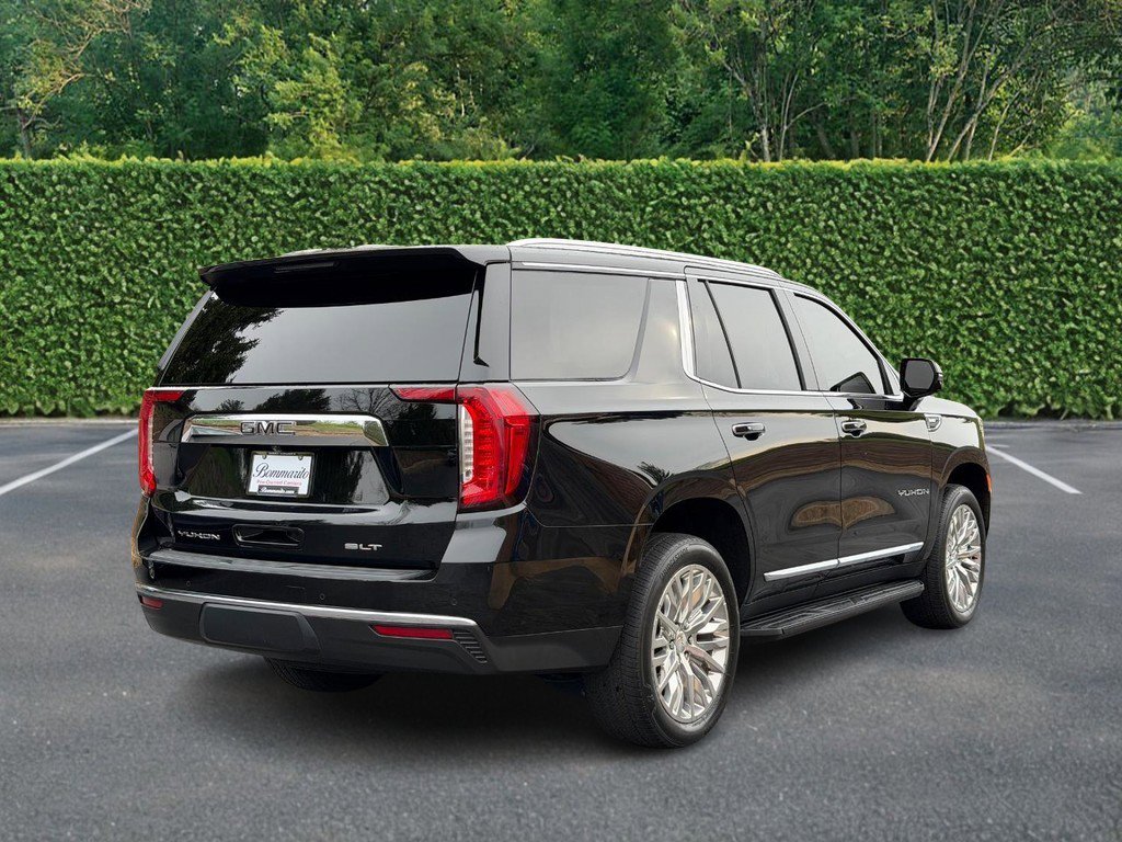 Used 2023 GMC Yukon SLT w/ SLT Luxury Package image 3