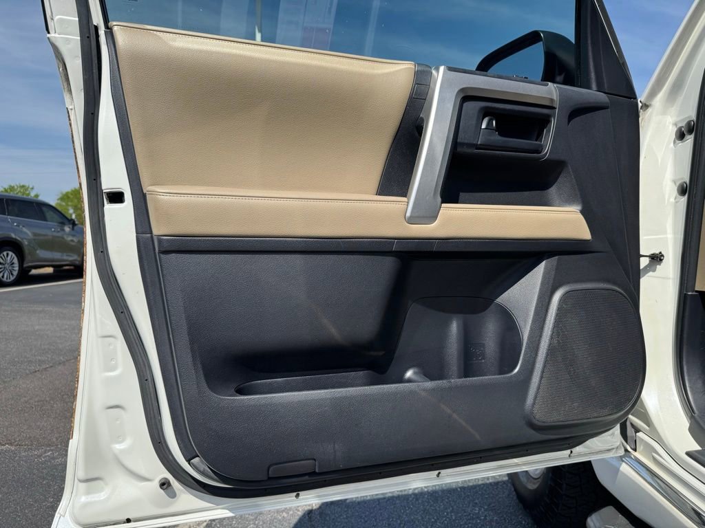 Used 2011 Toyota 4Runner SR5 w/ Convenience Pkg image 13