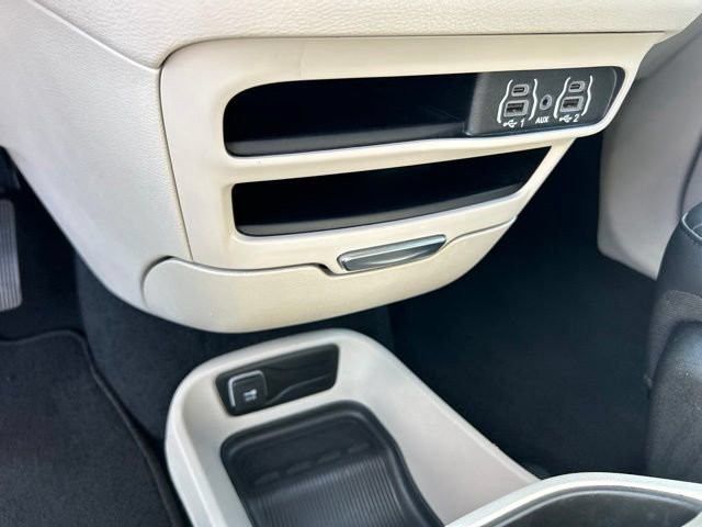 Used 2024 Chrysler Pacifica Touring-L FWD image 26