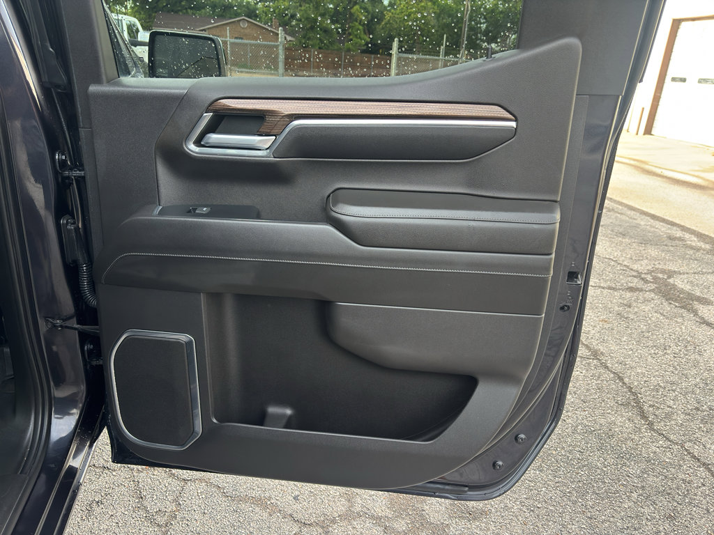 Used 2022 Chevrolet Silverado 1500 RST w/ Convenience Package II RWD image 17