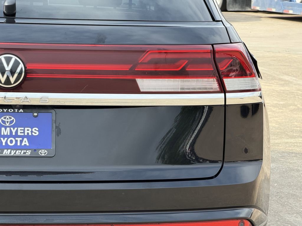 Used 2024 Volkswagen Atlas Cross Sport SE FWD image 13