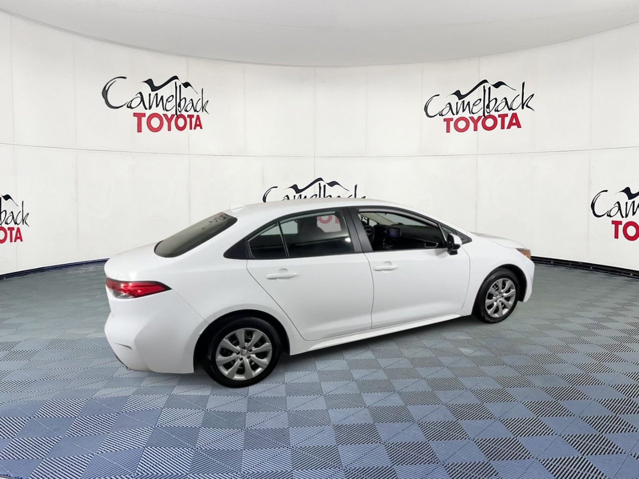 Used 2025 Toyota Corolla LE FWD image 3