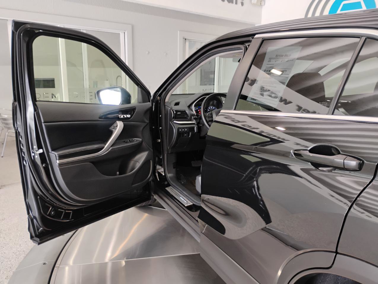 Used 2024 Mitsubishi Eclipse Cross SE image 9