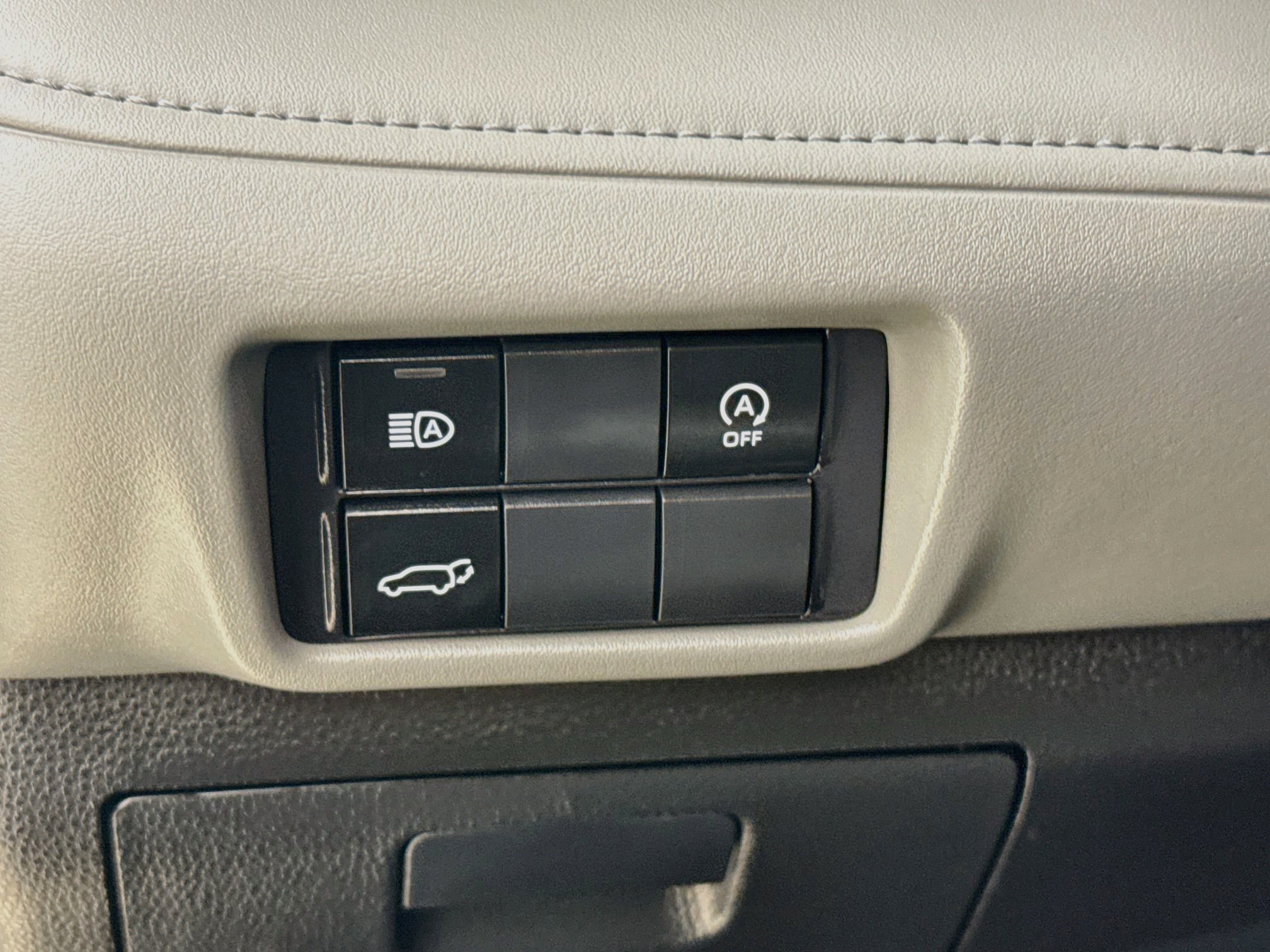 Certified 2026 Toyota Highlander XLE AWD/4WD image 12