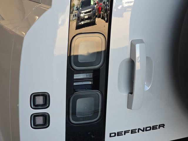 New 2026 Land Rover Defender 110 X-Dynamic SE image 23