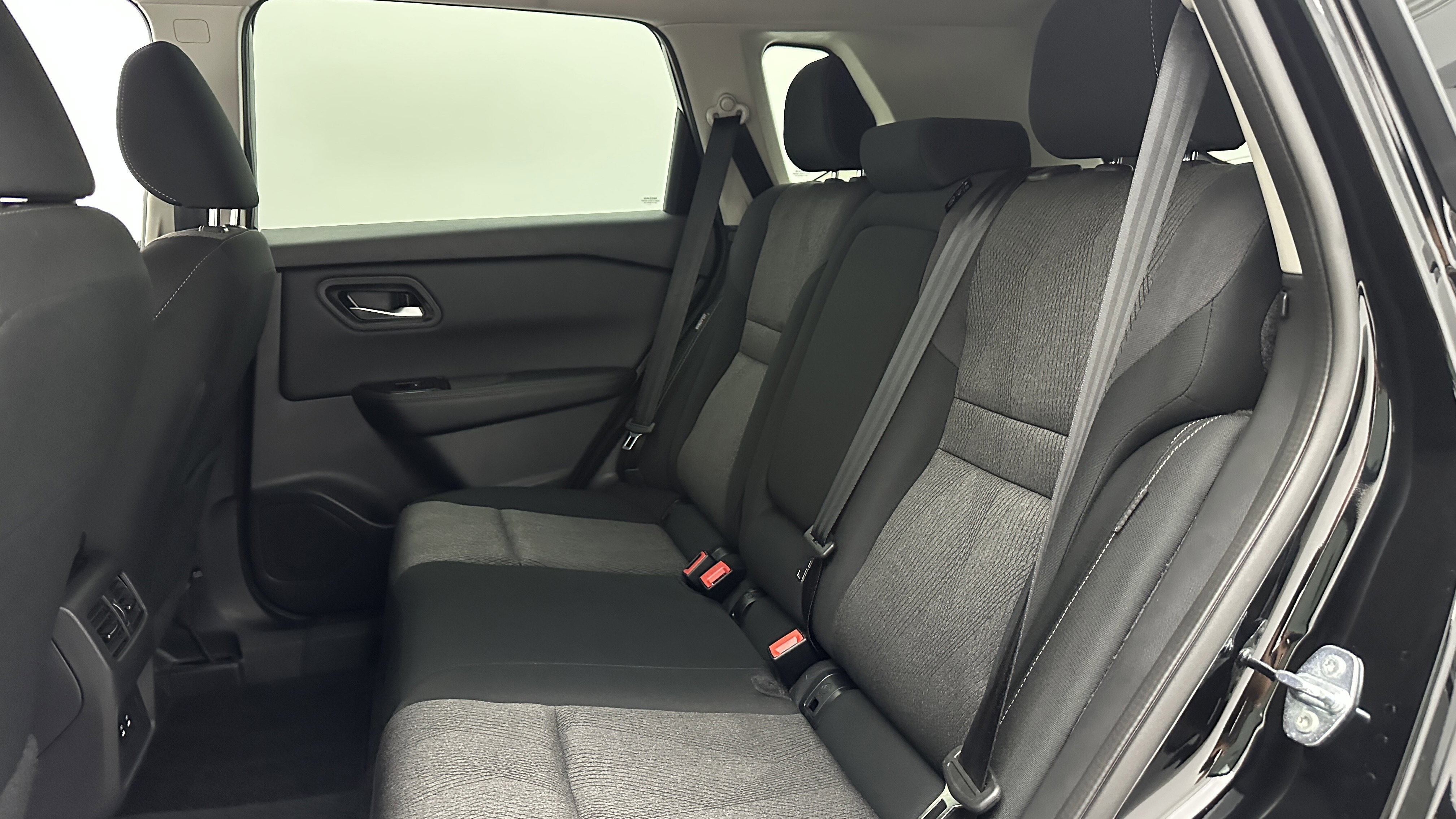 Used 2025 Nissan Rogue SV image 27