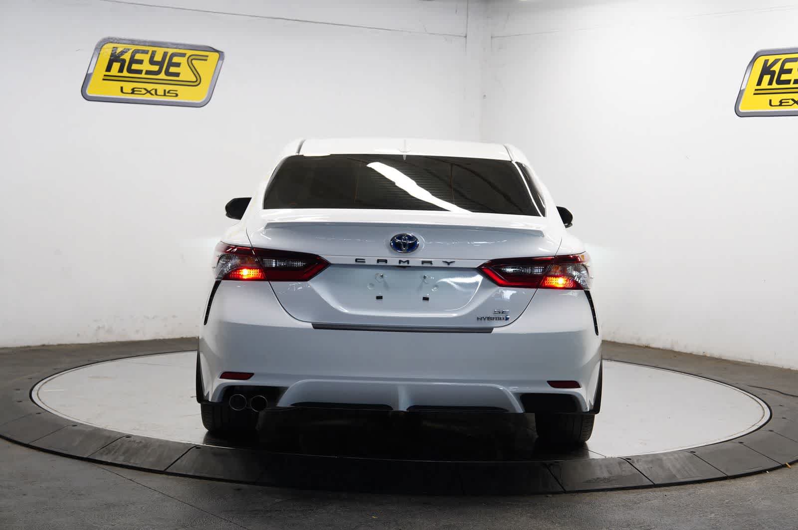 Used 2023 Toyota Camry SE w/ Audio Upgrade Package FWD image 3