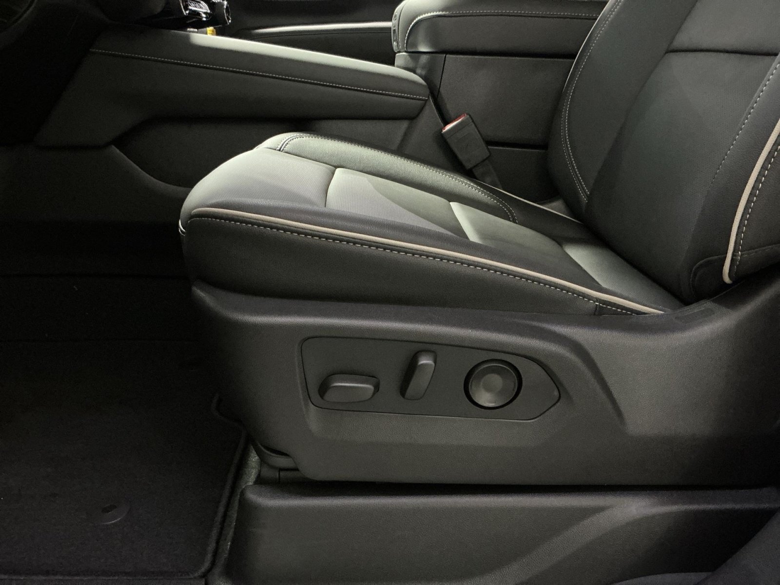 New 2026 Chevrolet Suburban Premier AWD/4WD image 15