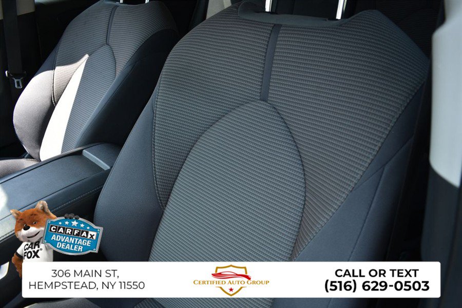 Used 2025 Toyota Highlander LE FWD image 11