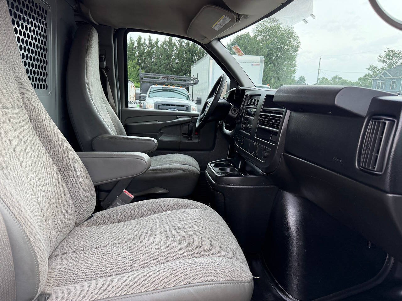 Used 2015 Chevrolet Express 2500 RWD image 13