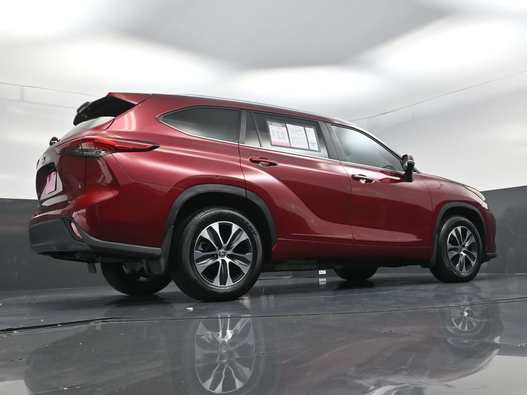 Used 2023 Toyota Highlander XLE image 18