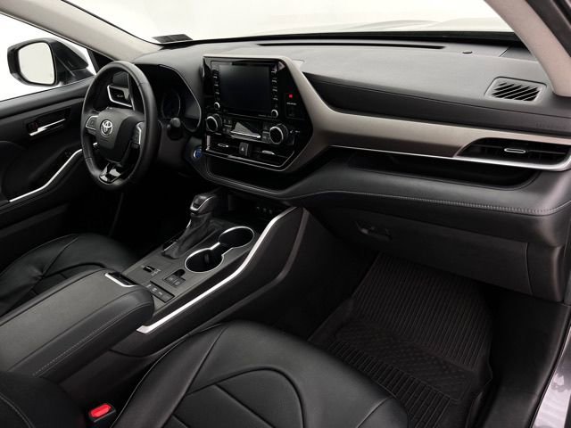 Used 2021 Toyota Highlander XLE image 13