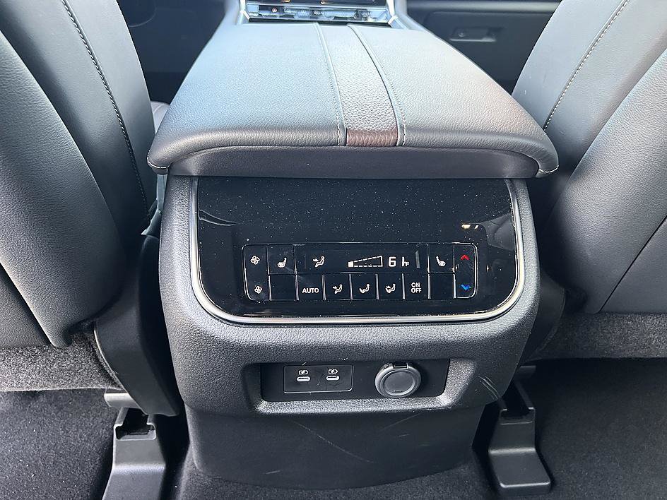 Certified 2025 Nissan Armada Platinum AWD/4WD image 31