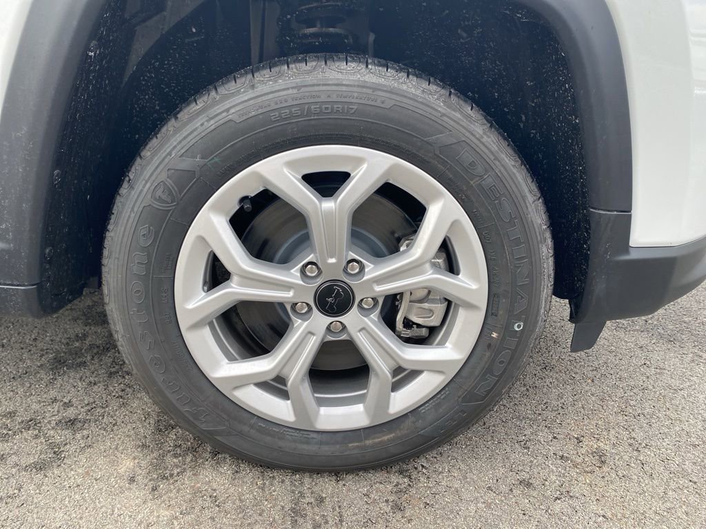 New 2026 Jeep Compass Latitude image 9