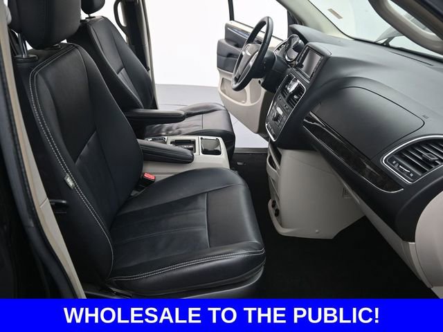 Used 2014 Chrysler Town & Country Touring image 16