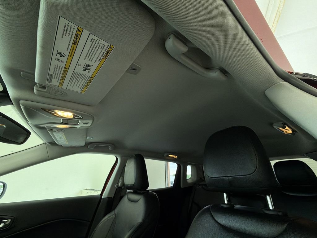 Used 2019 Jeep Compass Latitude w/ Cold Weather Group FWD image 19