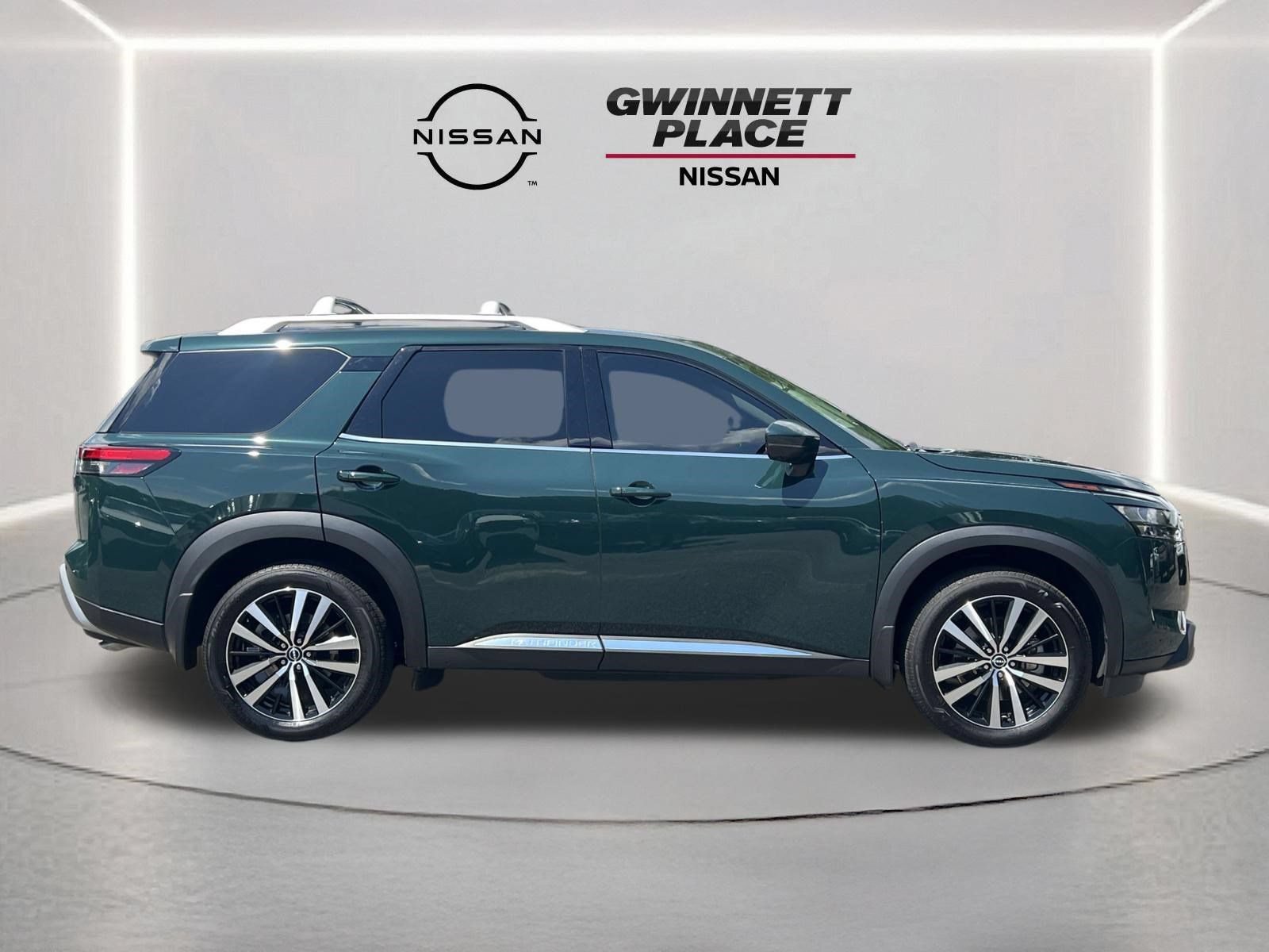 Certified 2025 Nissan Pathfinder Platinum FWD image 29