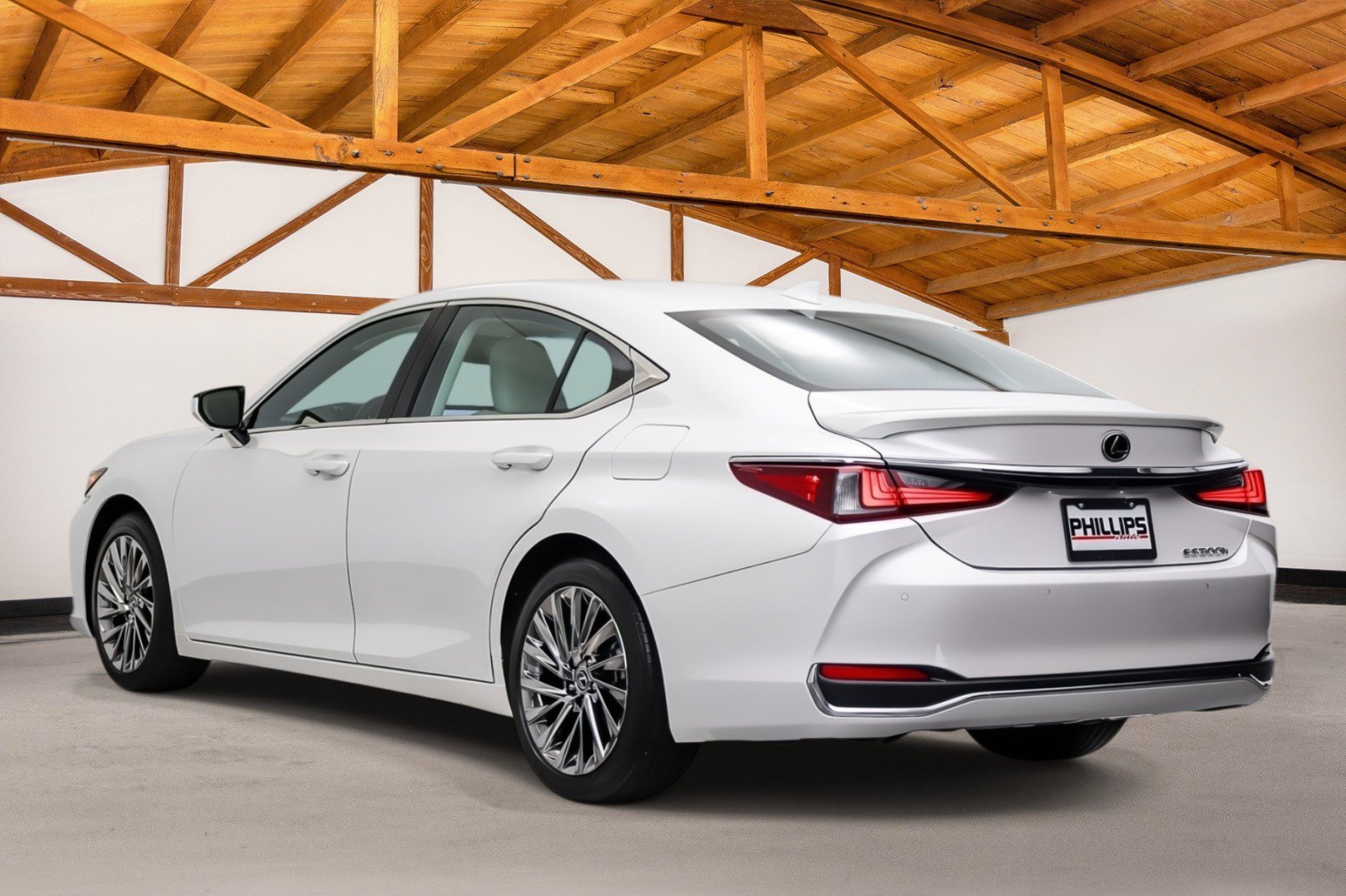Used 2024 Lexus ES 300h w/ Luxury Package FWD image 3