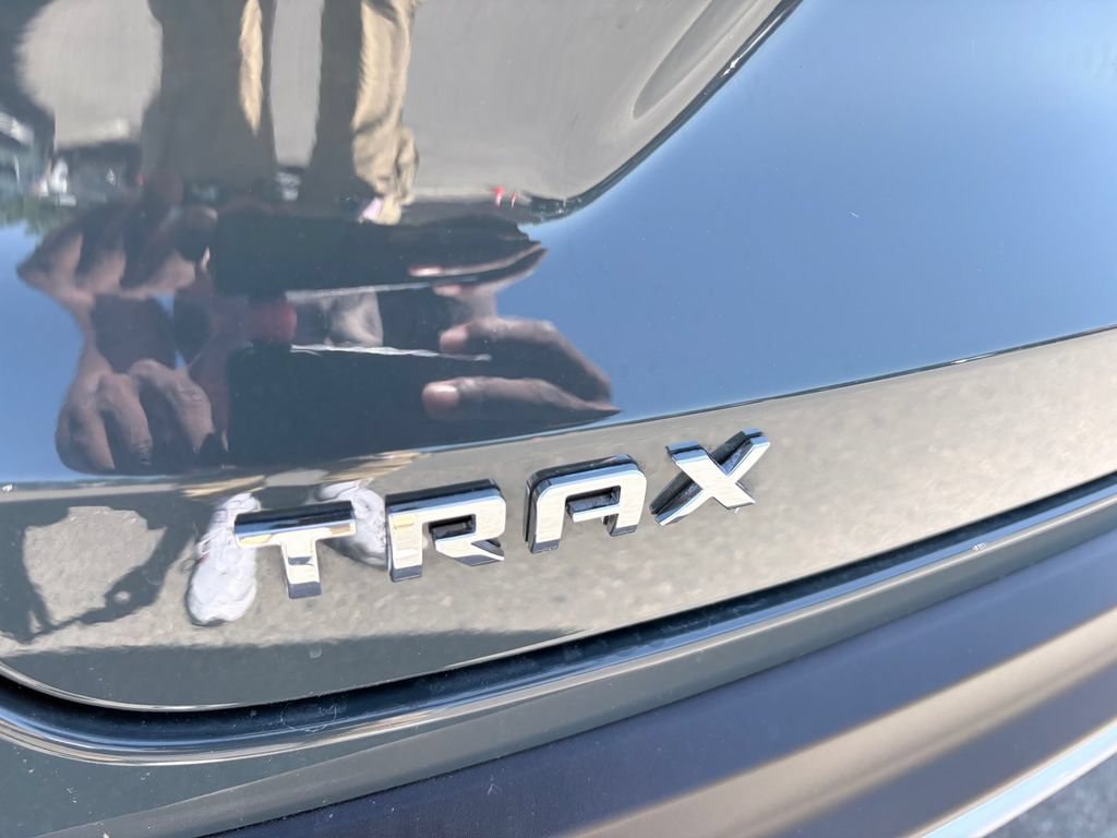 Used 2025 Chevrolet Trax LT FWD image 27