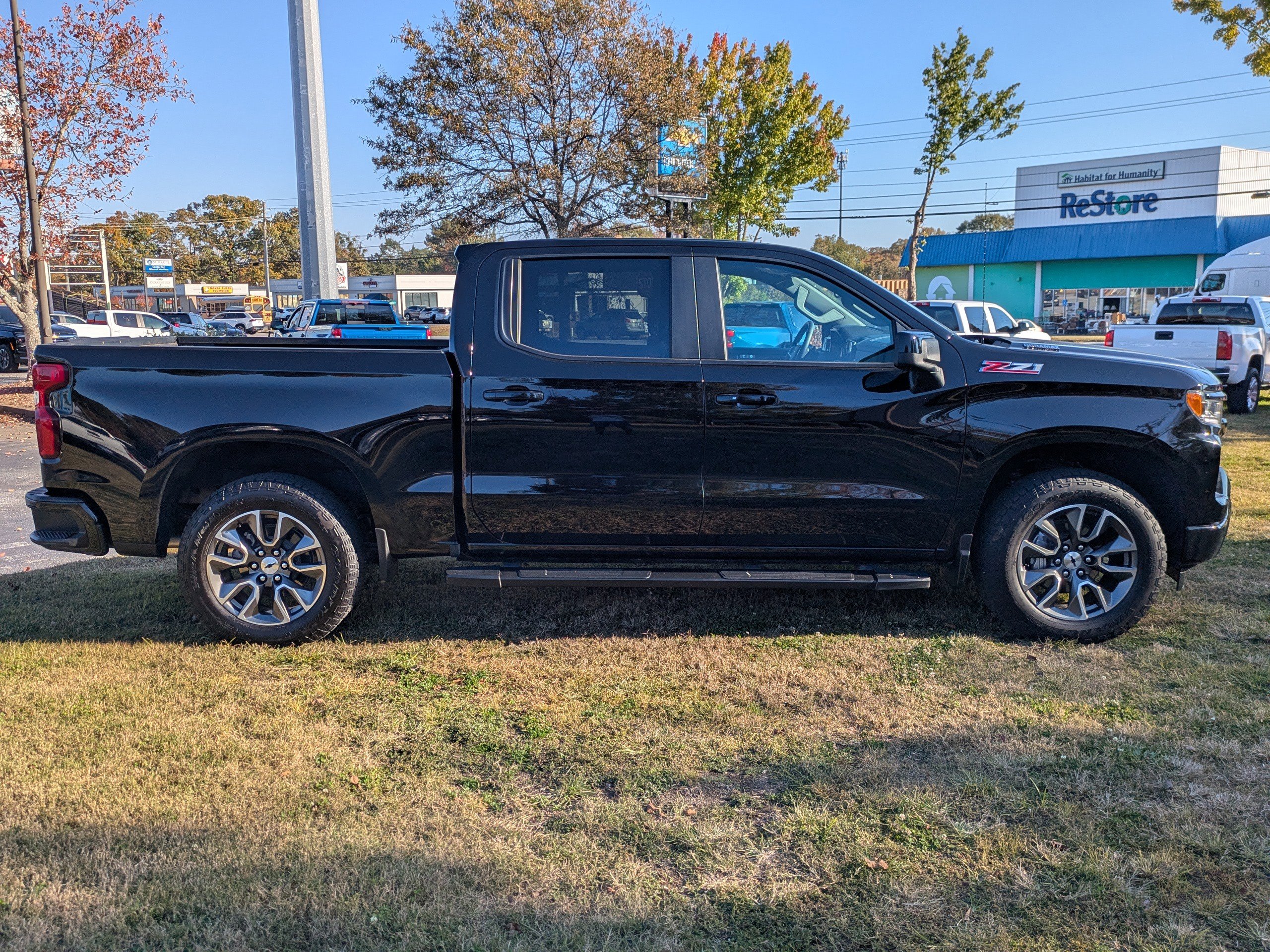 Used 2025 Chevrolet Silverado 1500 RST w/ Z71 Off-Road Package image 3