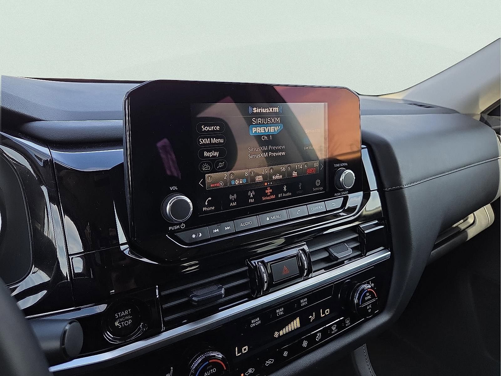 Used 2025 Nissan Pathfinder SV image 16