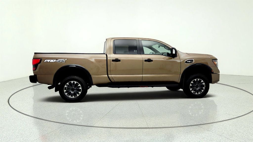 Used 2022 Nissan Titan PRO-4X AWD/4WD image 4