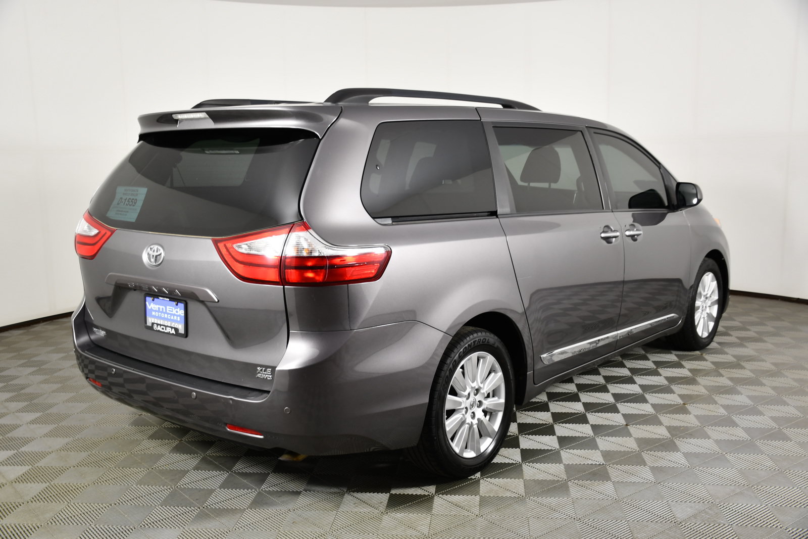 Used 2017 Toyota Sienna XLE Premium AWD/4WD image 6