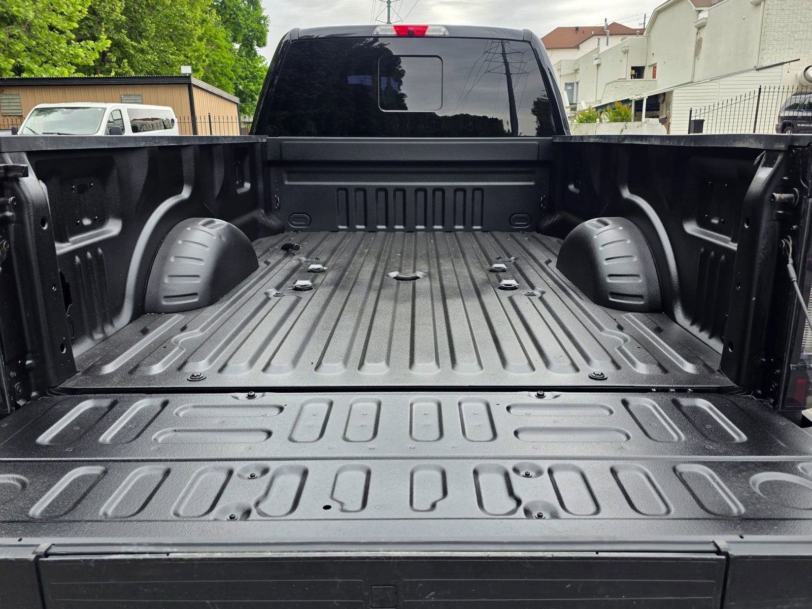 Used 2019 Ford F350 Platinum w/ Platinum Ultimate Package AWD/4WD image 31
