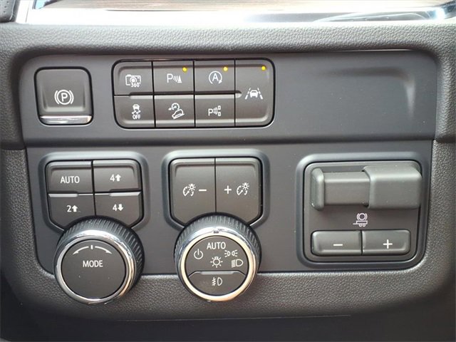 New 2026 Chevrolet Suburban Premier image 14