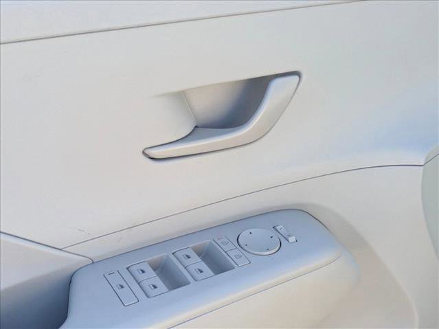 Used 2025 Hyundai Kona SEL FWD image 9
